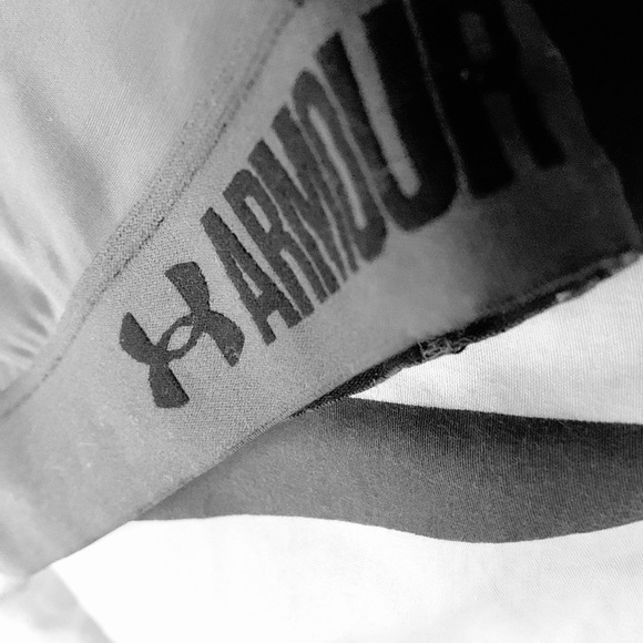 Under Armor Brand Sports Bra - Picture 5 of 6